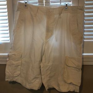 urban pipeline size 34 white cargo shorts.